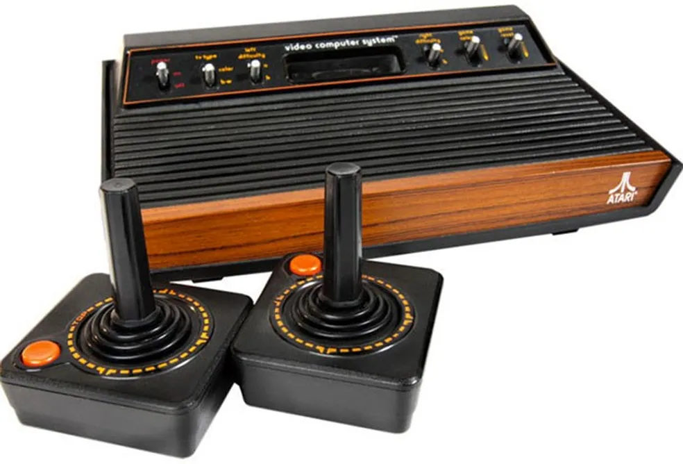 console Atari 2600 antigo